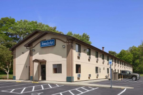 Гостиница Travelodge by Wyndham Muskegon  Маскегон